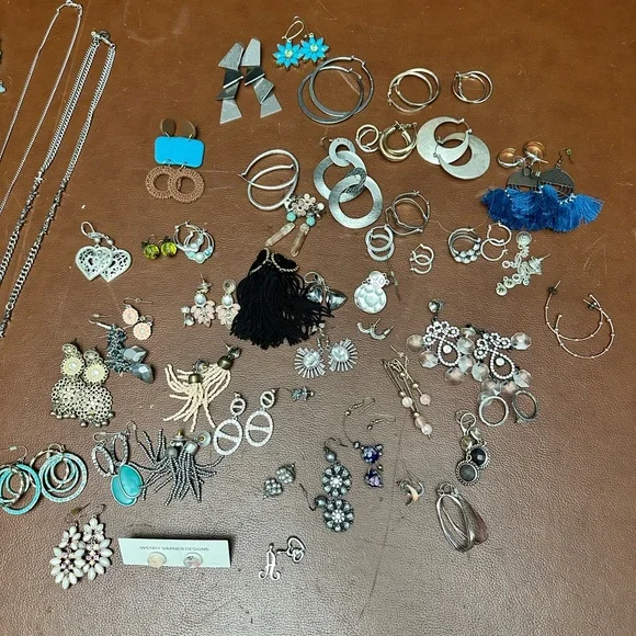 Bulk Lot Costume Jewelry - Picture 2 of 3